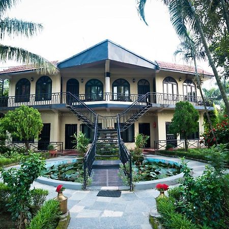 Chitwan Adventure Resort Sauraha Eksteriør bilde