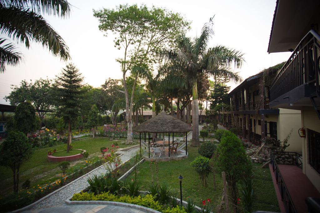 Chitwan Adventure Resort Sauraha Eksteriør bilde