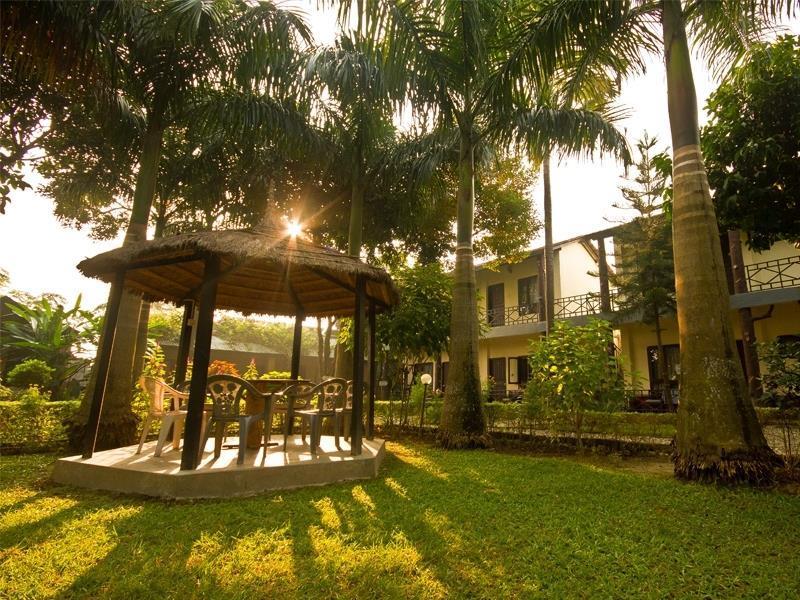 Chitwan Adventure Resort Sauraha Eksteriør bilde