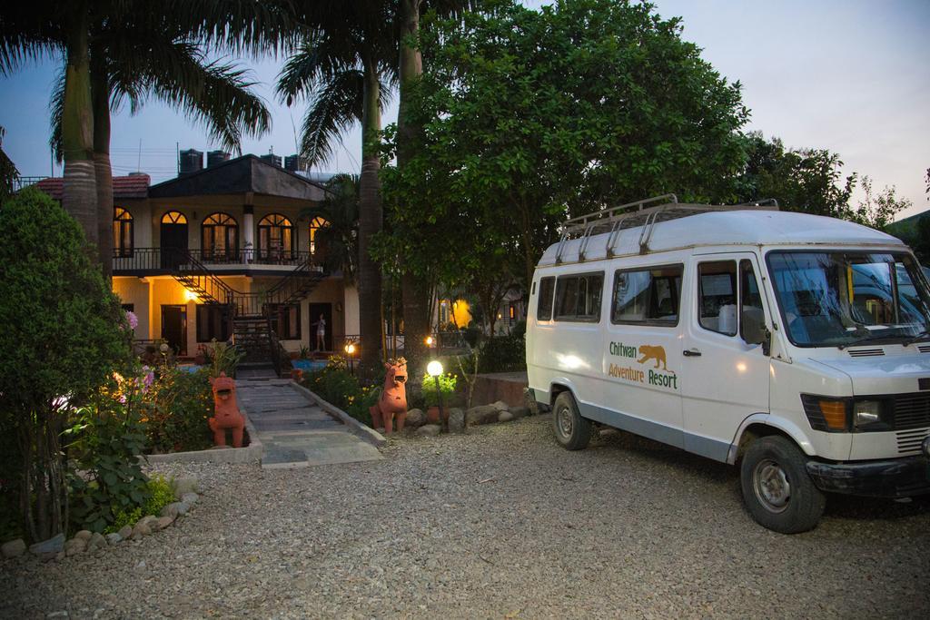 Chitwan Adventure Resort Sauraha Eksteriør bilde