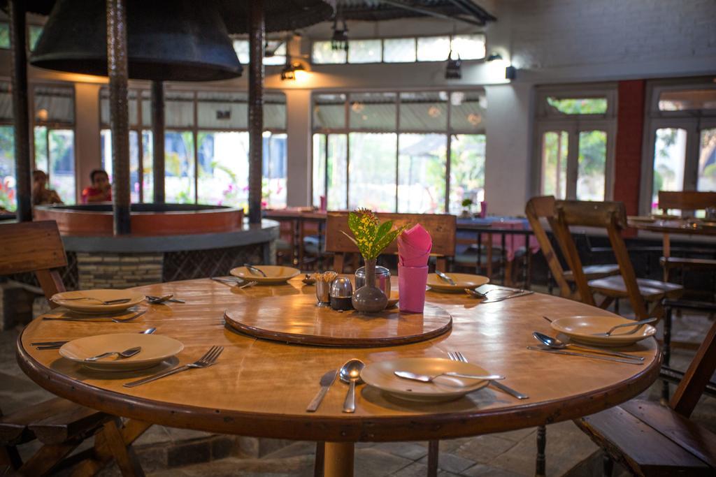 Chitwan Adventure Resort Sauraha Eksteriør bilde