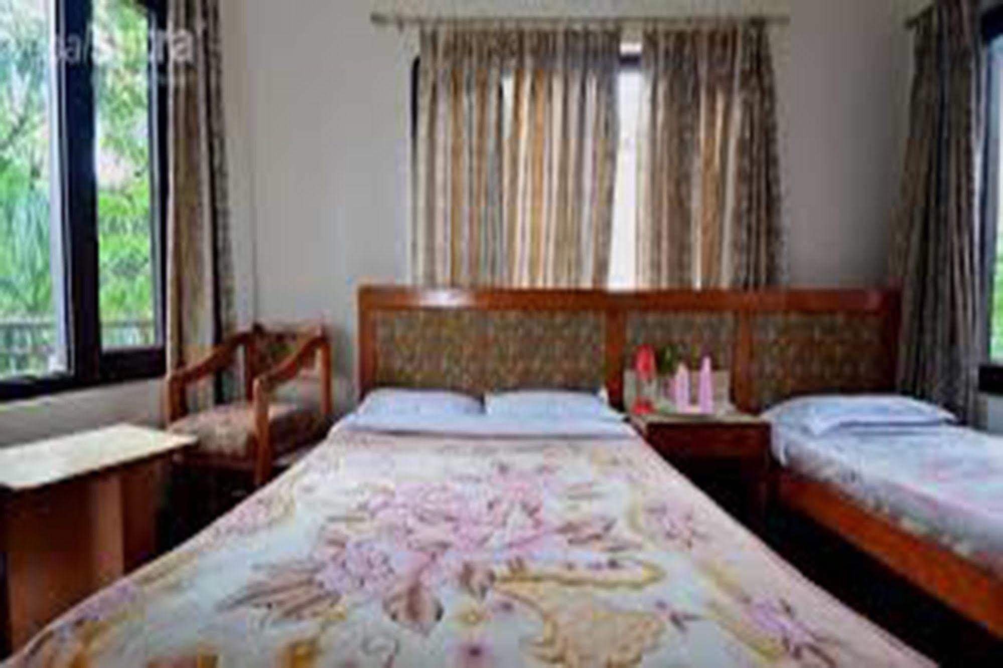 Chitwan Adventure Resort Sauraha Eksteriør bilde