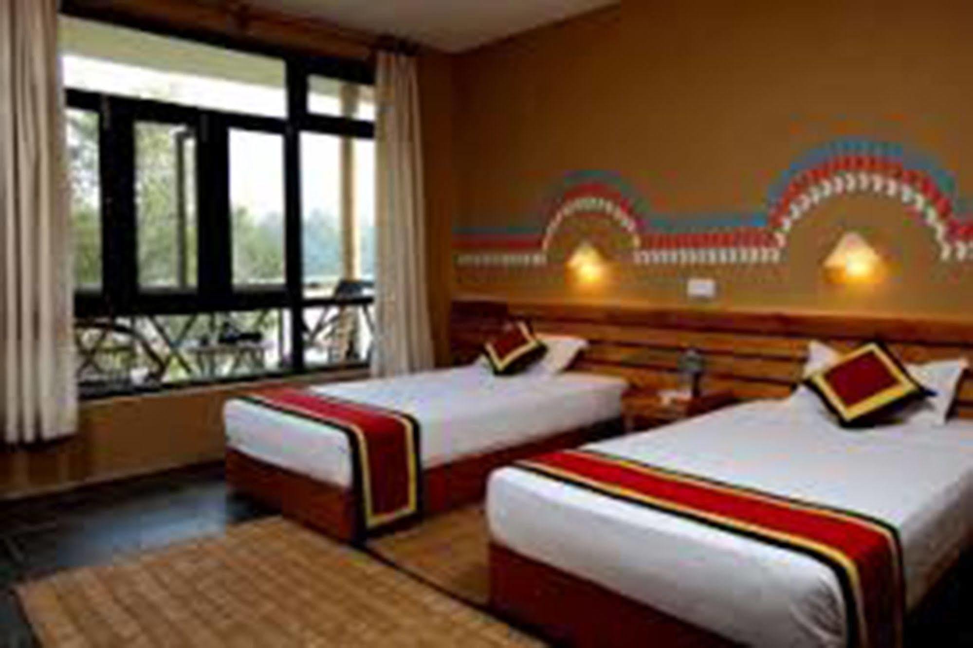 Chitwan Adventure Resort Sauraha Eksteriør bilde