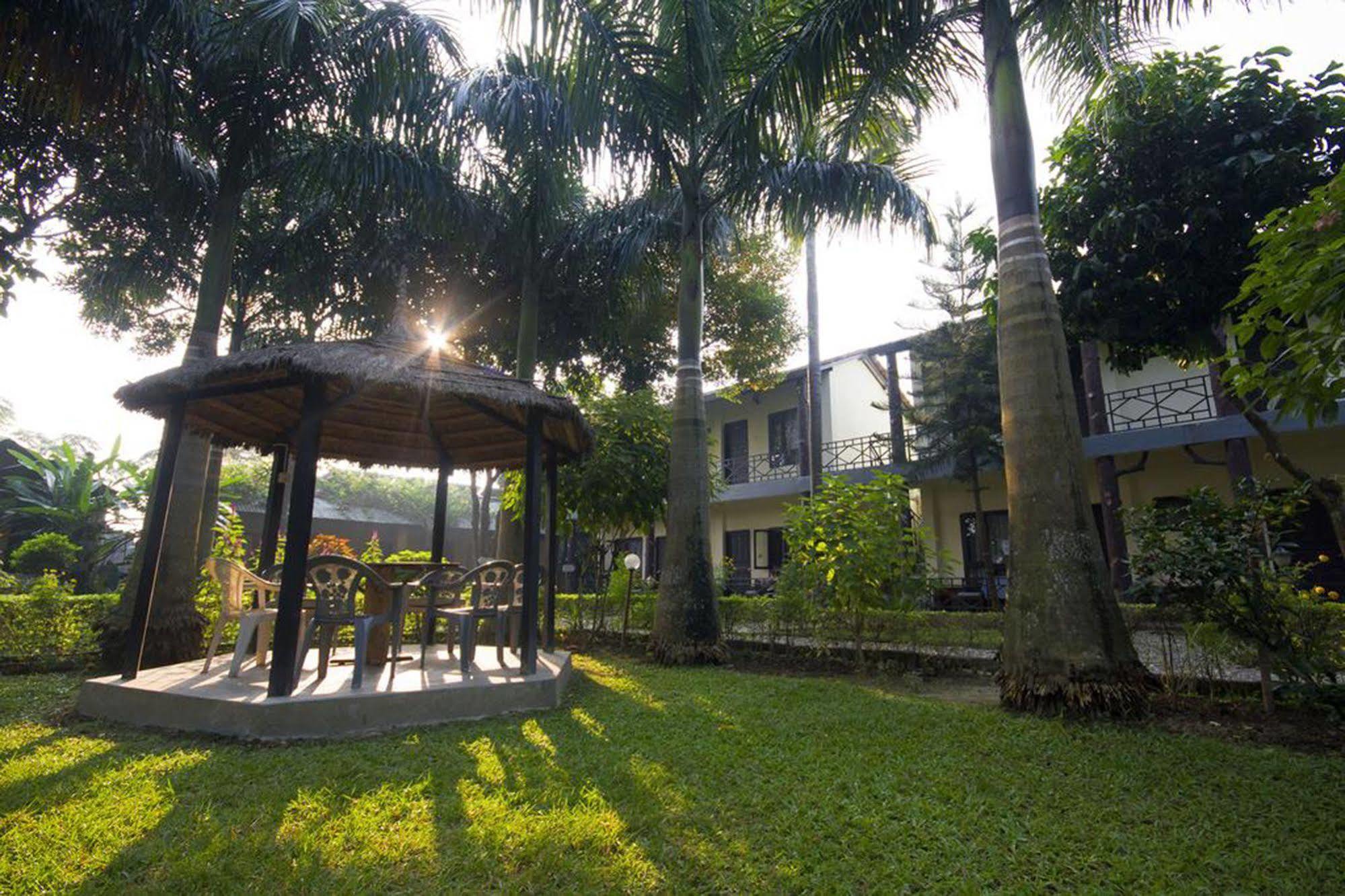 Chitwan Adventure Resort Sauraha Eksteriør bilde