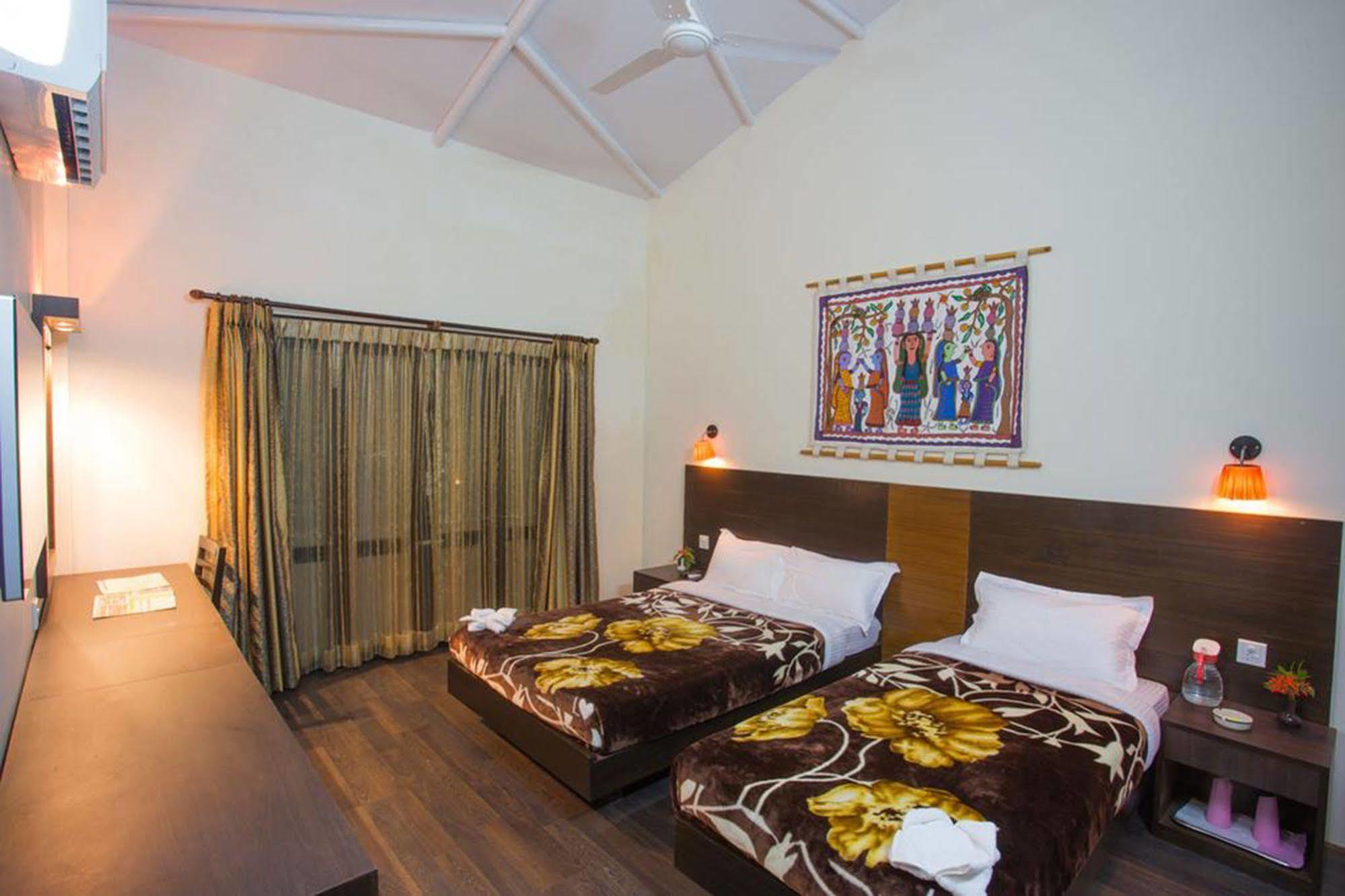 Chitwan Adventure Resort Sauraha Eksteriør bilde