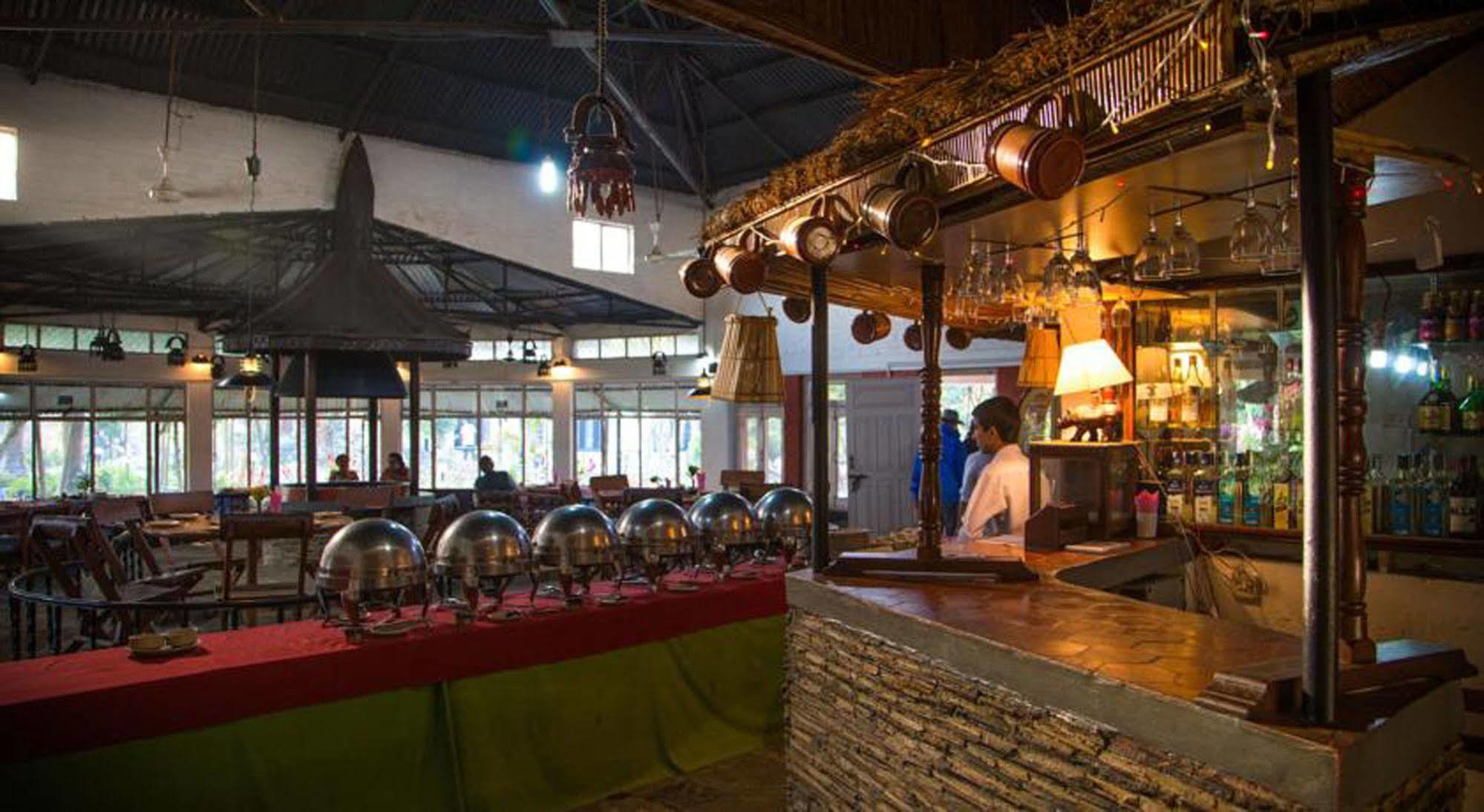 Chitwan Adventure Resort Sauraha Eksteriør bilde