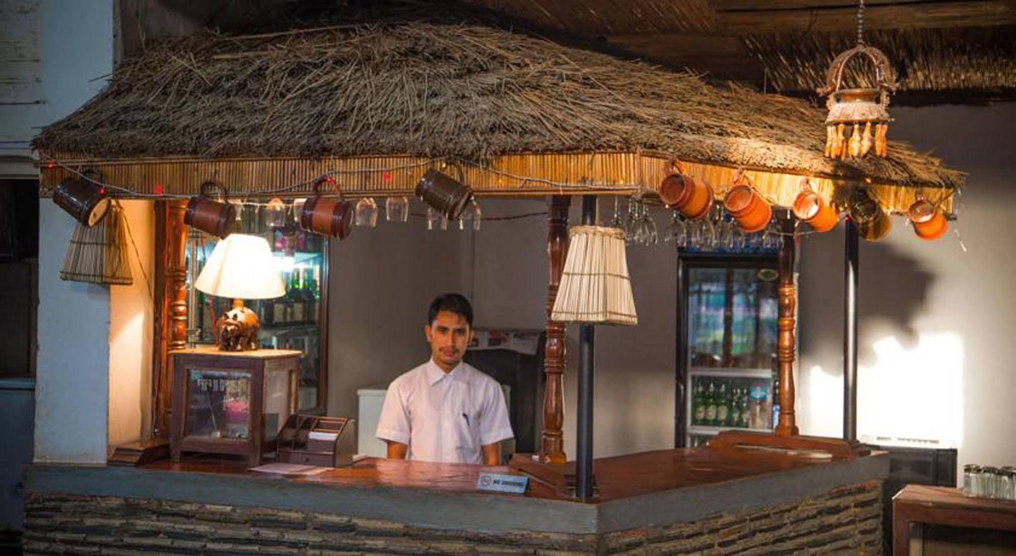 Chitwan Adventure Resort Sauraha Eksteriør bilde