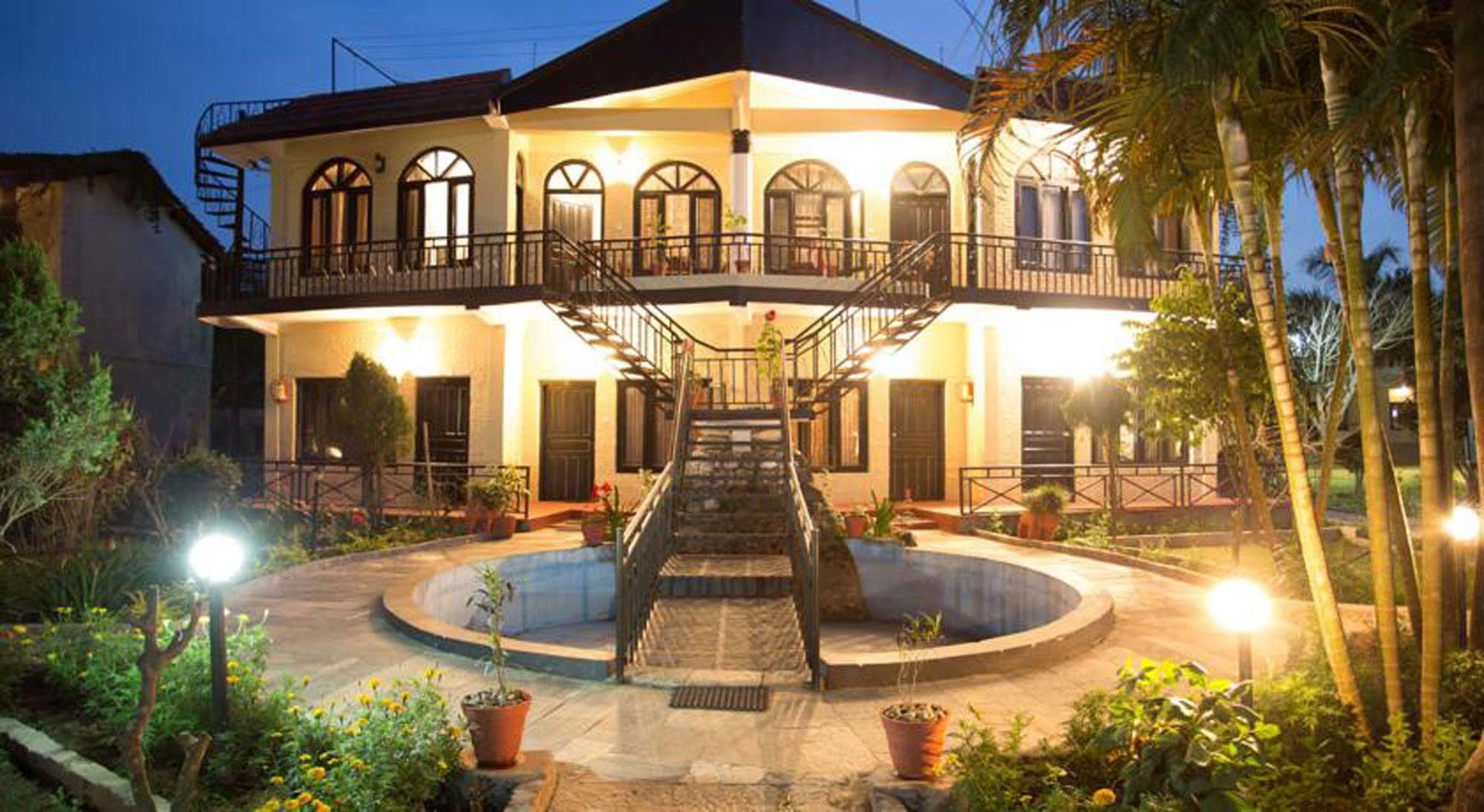 Chitwan Adventure Resort Sauraha Eksteriør bilde